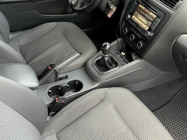 Білий Фольксваген Джетта, об'ємом двигуна 2 л та пробігом 195 тис. км за 8700 $, фото 19 на Automoto.ua