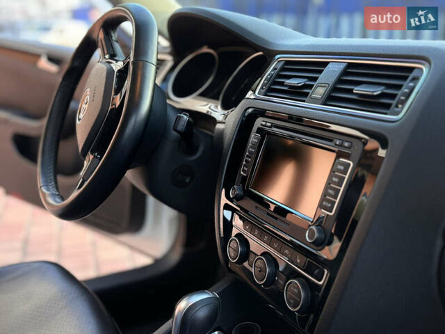 Белый Фольксваген Джетта, объемом двигателя 1.97 л и пробегом 178 тыс. км за 12000 $, фото 7 на Automoto.ua