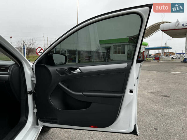 Белый Фольксваген Джетта, объемом двигателя 1.97 л и пробегом 270 тыс. км за 9500 $, фото 33 на Automoto.ua