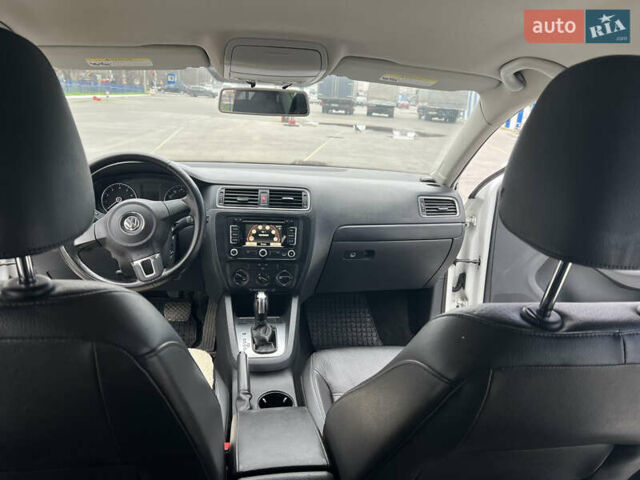 Белый Фольксваген Джетта, объемом двигателя 1.8 л и пробегом 150 тыс. км за 7999 $, фото 20 на Automoto.ua