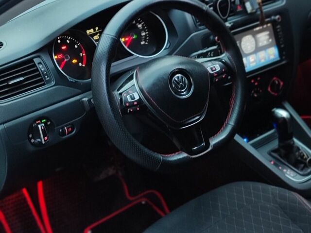 Білий Фольксваген Джетта, об'ємом двигуна 2 л та пробігом 151 тис. км за 10000 $, фото 5 на Automoto.ua