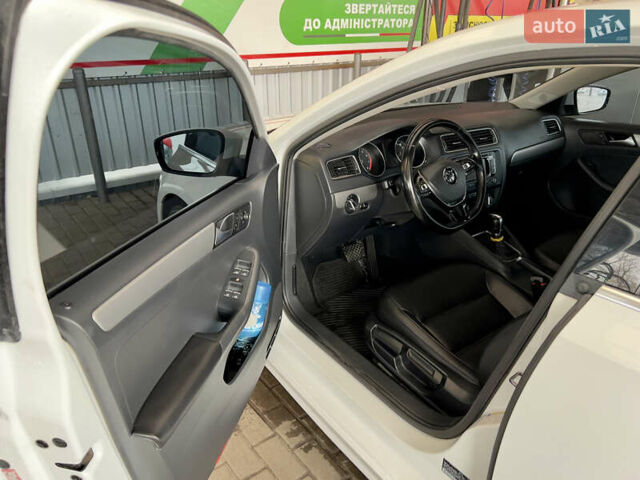 Білий Фольксваген Джетта, об'ємом двигуна 1.8 л та пробігом 141 тис. км за 10400 $, фото 7 на Automoto.ua