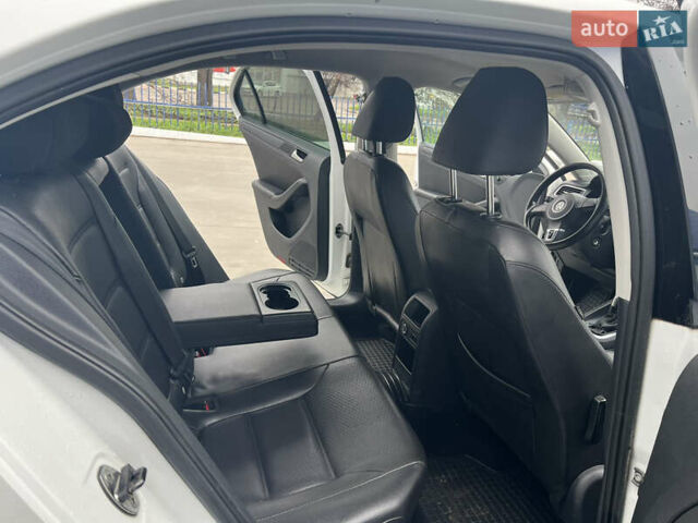 Белый Фольксваген Джетта, объемом двигателя 1.8 л и пробегом 150 тыс. км за 7999 $, фото 12 на Automoto.ua