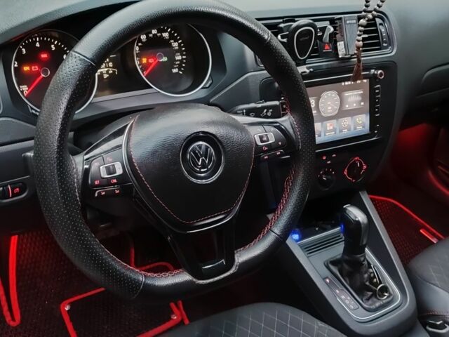 Білий Фольксваген Джетта, об'ємом двигуна 2 л та пробігом 151 тис. км за 10000 $, фото 7 на Automoto.ua