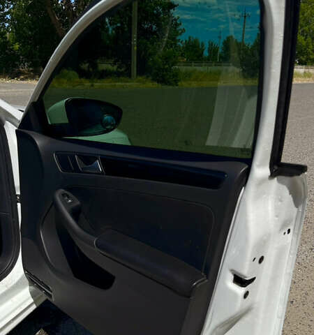 Белый Фольксваген Джетта, объемом двигателя 1.6 л и пробегом 170 тыс. км за 11200 $, фото 11 на Automoto.ua