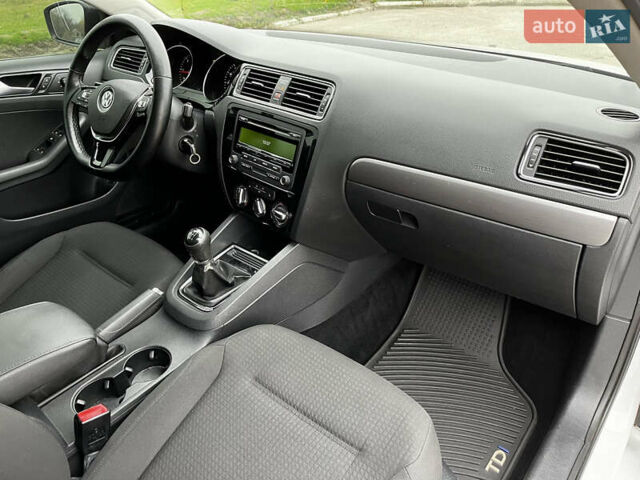 Белый Фольксваген Джетта, объемом двигателя 1.97 л и пробегом 270 тыс. км за 9500 $, фото 34 на Automoto.ua