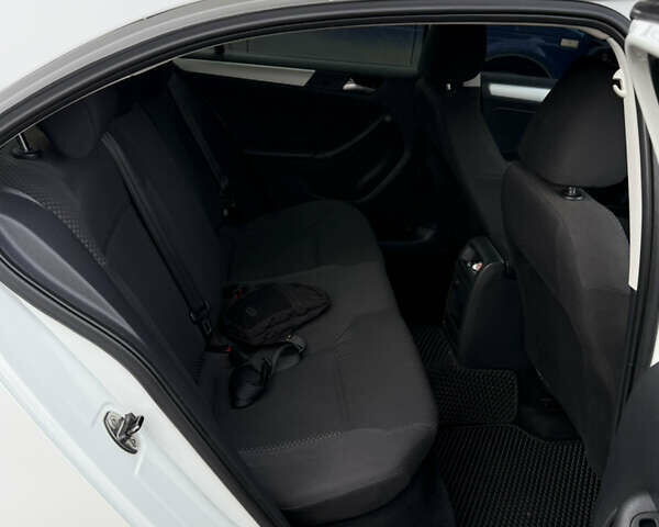 Белый Фольксваген Джетта, объемом двигателя 2 л и пробегом 195 тыс. км за 9000 $, фото 25 на Automoto.ua