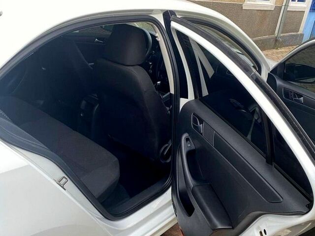 Білий Фольксваген Джетта, об'ємом двигуна 2 л та пробігом 320 тис. км за 7100 $, фото 1 на Automoto.ua