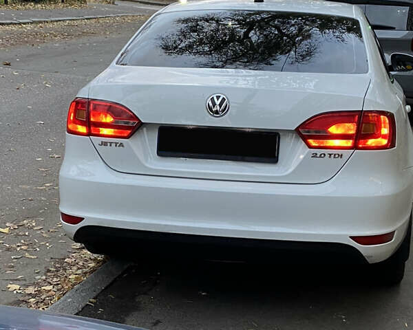 Білий Фольксваген Джетта, об'ємом двигуна 2 л та пробігом 203 тис. км за 9500 $, фото 4 на Automoto.ua