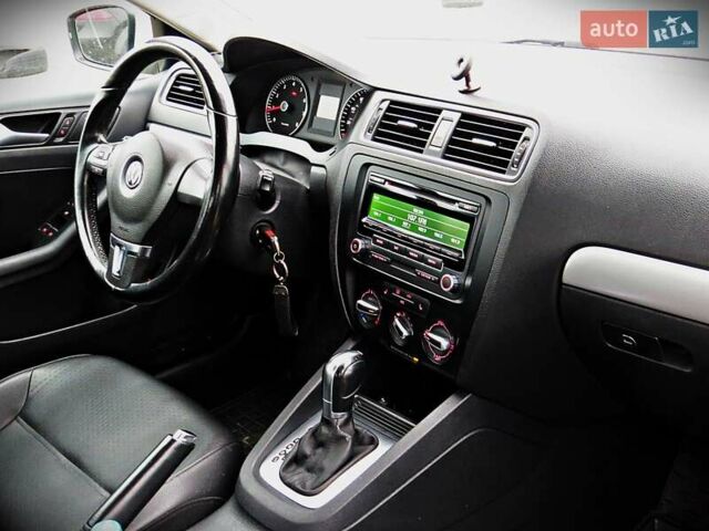 Белый Фольксваген Джетта, объемом двигателя 1.8 л и пробегом 183 тыс. км за 8900 $, фото 16 на Automoto.ua