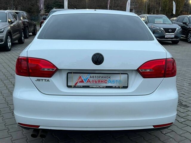 Білий Фольксваген Джетта, об'ємом двигуна 2 л та пробігом 206 тис. км за 8999 $, фото 5 на Automoto.ua