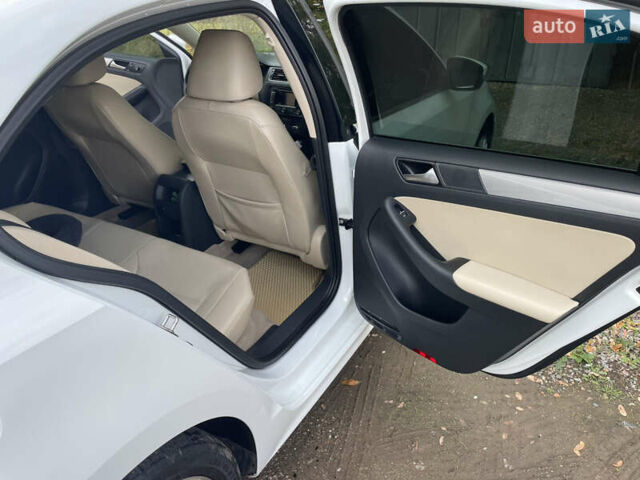 Білий Фольксваген Джетта, об'ємом двигуна 1.8 л та пробігом 151 тис. км за 11800 $, фото 18 на Automoto.ua