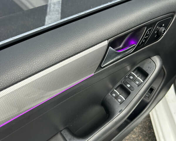 Белый Фольксваген Джетта, объемом двигателя 1.8 л и пробегом 120 тыс. км за 11500 $, фото 15 на Automoto.ua