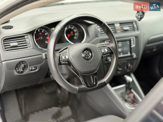Белый Фольксваген Джетта, объемом двигателя 1.39 л и пробегом 145 тыс. км за 11000 $, фото 26 на Automoto.ua