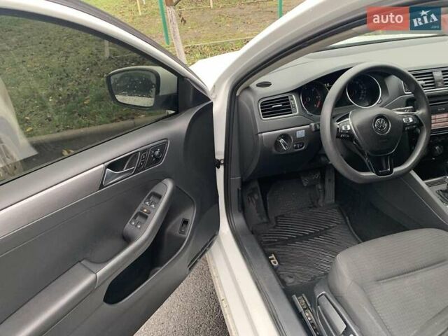 Белый Фольксваген Джетта, объемом двигателя 2 л и пробегом 120 тыс. км за 9900 $, фото 38 на Automoto.ua