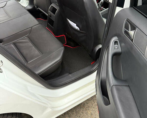 Білий Фольксваген Джетта, об'ємом двигуна 1.8 л та пробігом 165 тис. км за 10000 $, фото 13 на Automoto.ua