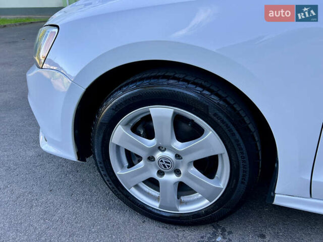 Белый Фольксваген Джетта, объемом двигателя 1.4 л и пробегом 195 тыс. км за 9000 $, фото 55 на Automoto.ua