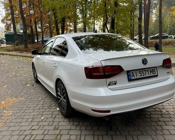 Фольксваген Джетта 2015 в Броварах на Automoto.ua Белый Фольксваген Джетта, объемом двигателя 1.8 л и пробегом 157 тыс. км за 14800 $, фото 2 на Automoto.ua
