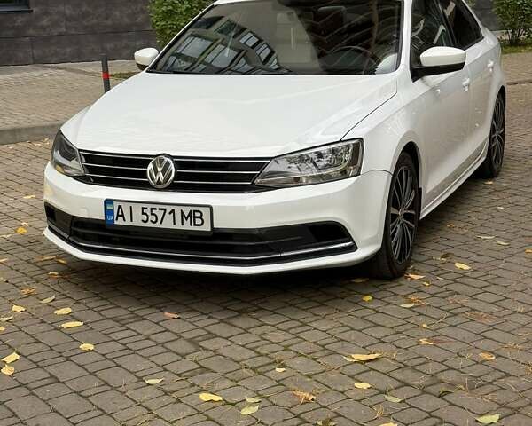 Фольксваген Джетта 2015 в Броварах на Automoto.ua Белый Фольксваген Джетта, объемом двигателя 1.8 л и пробегом 157 тыс. км за 14800 $, фото 1 на Automoto.ua