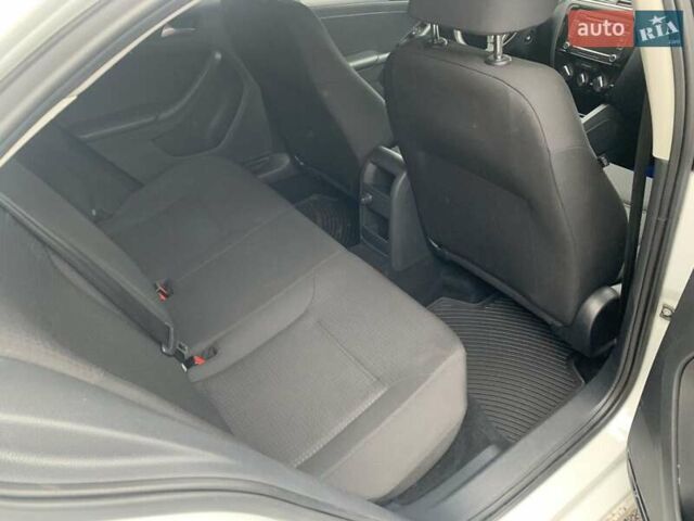 Белый Фольксваген Джетта, объемом двигателя 2 л и пробегом 120 тыс. км за 9900 $, фото 26 на Automoto.ua