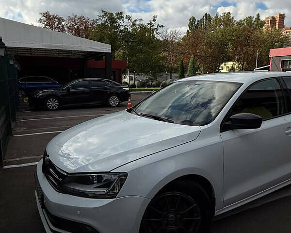 Белый Фольксваген Джетта, объемом двигателя 1.39 л и пробегом 146 тыс. км за 10500 $, фото 1 на Automoto.ua