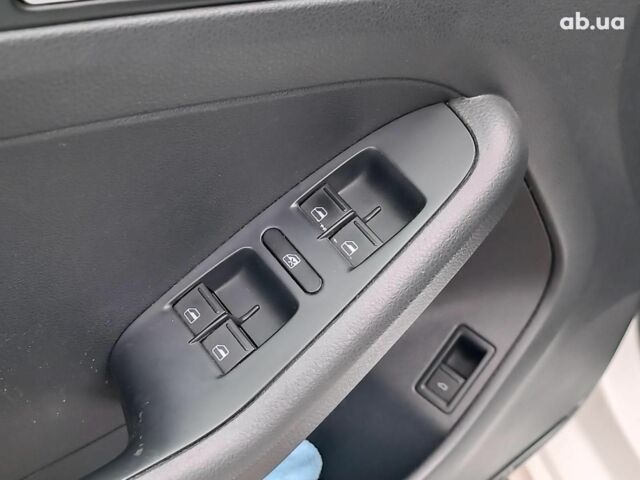 Белый Фольксваген Джетта, объемом двигателя 2 л и пробегом 118 тыс. км за 10890 $, фото 16 на Automoto.ua