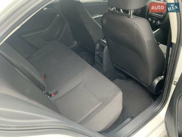 Белый Фольксваген Джетта, объемом двигателя 2 л и пробегом 120 тыс. км за 9900 $, фото 29 на Automoto.ua