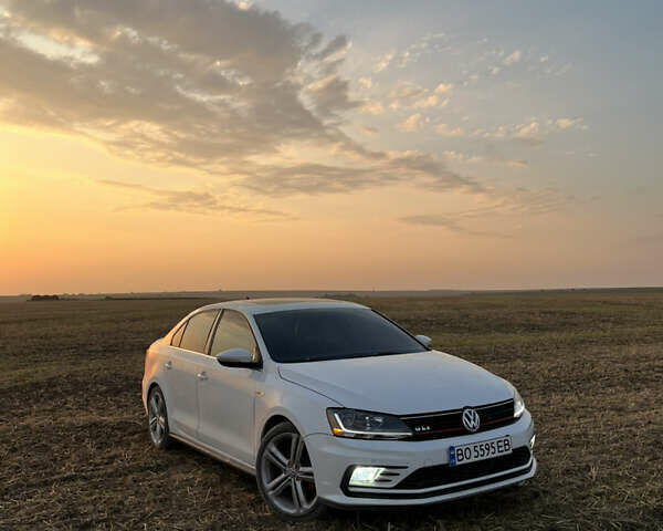 Білий Фольксваген Джетта, об'ємом двигуна 2 л та пробігом 134 тис. км за 12500 $, фото 5 на Automoto.ua