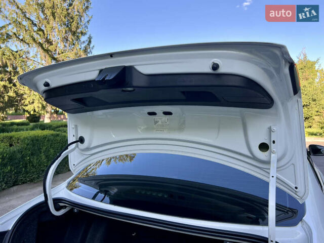 Белый Фольксваген Джетта, объемом двигателя 1.4 л и пробегом 195 тыс. км за 9000 $, фото 39 на Automoto.ua