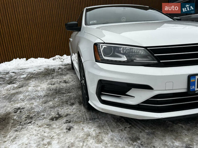 Белый Фольксваген Джетта, объемом двигателя 1.8 л и пробегом 180 тыс. км за 10999 $, фото 1 на Automoto.ua