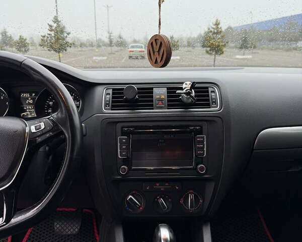 Білий Фольксваген Джетта, об'ємом двигуна 1.8 л та пробігом 165 тис. км за 10000 $, фото 3 на Automoto.ua