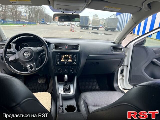 Білий Фольксваген Джетта, об'ємом двигуна 2 л та пробігом 145 тис. км за 8888 $, фото 12 на Automoto.ua