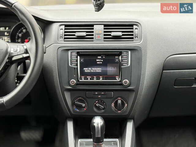 Белый Фольксваген Джетта, объемом двигателя 1.39 л и пробегом 145 тыс. км за 11000 $, фото 10 на Automoto.ua