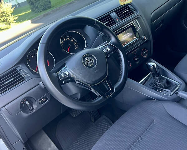 Белый Фольксваген Джетта, объемом двигателя 1.4 л и пробегом 195 тыс. км за 9000 $, фото 34 на Automoto.ua