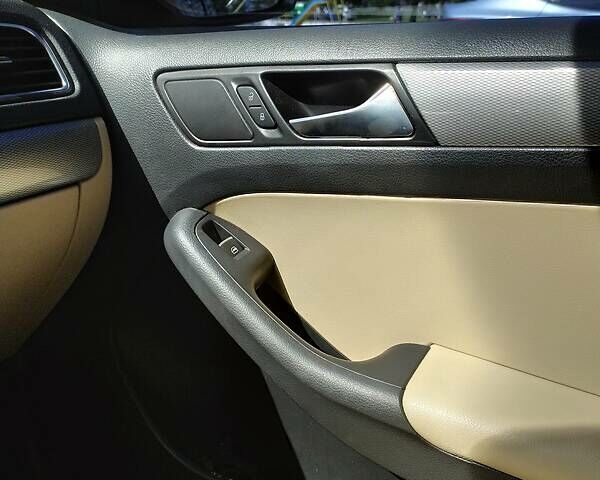 Білий Фольксваген Джетта, об'ємом двигуна 1.8 л та пробігом 177 тис. км за 10500 $, фото 23 на Automoto.ua