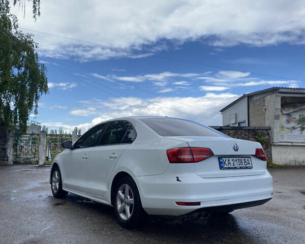 Фольксваген Джетта 2015 у Києві на Automoto.ua Білий Фольксваген Джетта, об'ємом двигуна 2 л та пробігом 290 тис. км за 6800 $, фото 3 на Automoto.ua