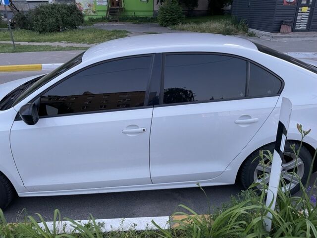 Фольксваген Джетта 2015 у Василькове на Automoto.ua Білий Фольксваген Джетта, об'ємом двигуна 2 л та пробігом 220 тис. км за 7800 $, фото 2 на Automoto.ua