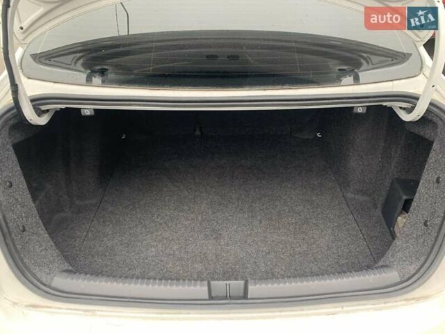 Белый Фольксваген Джетта, объемом двигателя 2 л и пробегом 120 тыс. км за 9900 $, фото 24 на Automoto.ua