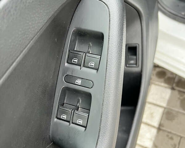 Фольксваген Джетта 2015 у Львові на Automoto.ua Білий Фольксваген Джетта, об'ємом двигуна 1.8 л та пробігом 98 тис. км за 11200 $, фото 12 на Automoto.ua