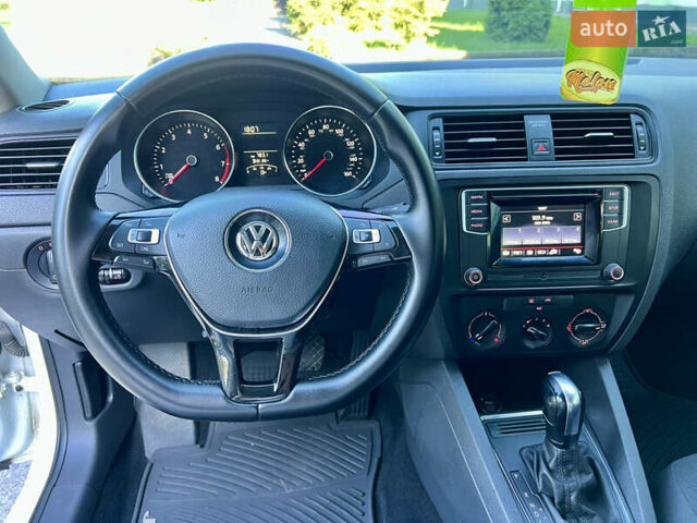 Белый Фольксваген Джетта, объемом двигателя 1.4 л и пробегом 195 тыс. км за 9000 $, фото 31 на Automoto.ua
