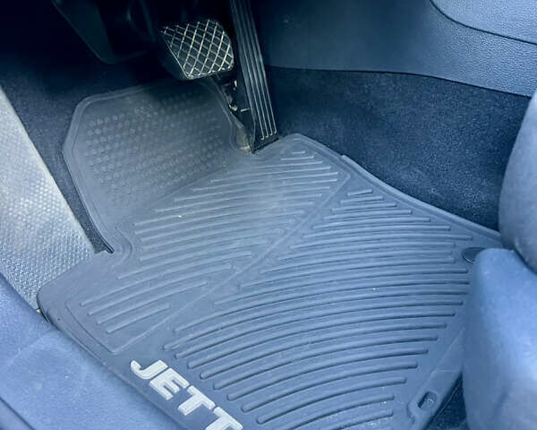 Белый Фольксваген Джетта, объемом двигателя 1.4 л и пробегом 195 тыс. км за 9000 $, фото 36 на Automoto.ua