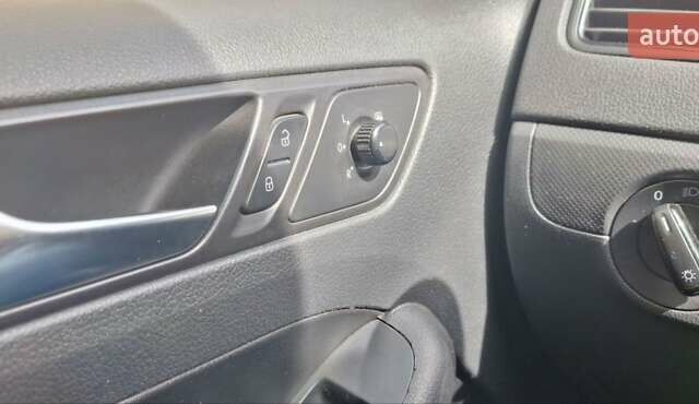 Белый Фольксваген Джетта, объемом двигателя 2 л и пробегом 158 тыс. км за 9300 $, фото 4 на Automoto.ua