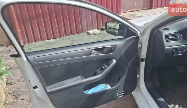 Белый Фольксваген Джетта, объемом двигателя 2 л и пробегом 158 тыс. км за 9300 $, фото 3 на Automoto.ua