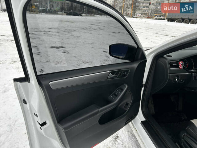 Белый Фольксваген Джетта, объемом двигателя 1.8 л и пробегом 180 тыс. км за 10999 $, фото 16 на Automoto.ua