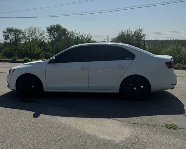 Белый Фольксваген Джетта, объемом двигателя 1.8 л и пробегом 154 тыс. км за 11000 $, фото 2 на Automoto.ua