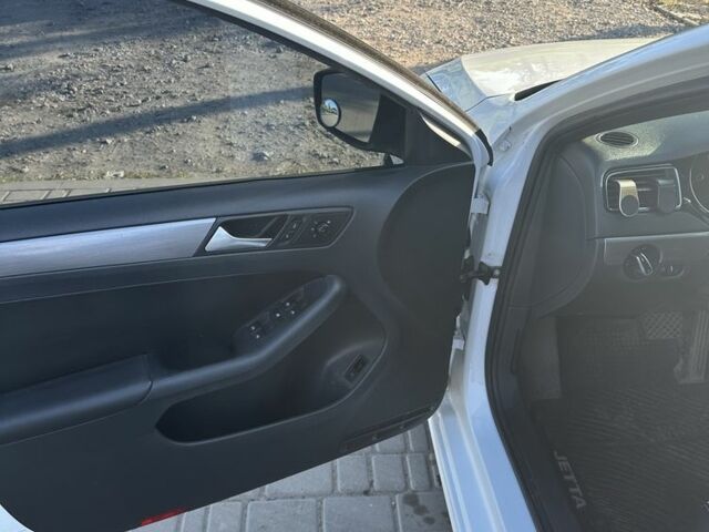 Білий Фольксваген Джетта, об'ємом двигуна 1.8 л та пробігом 173 тис. км за 10500 $, фото 7 на Automoto.ua