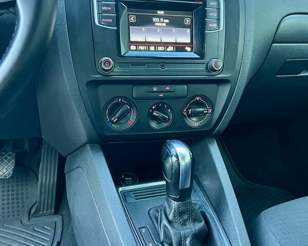 Белый Фольксваген Джетта, объемом двигателя 1.4 л и пробегом 195 тыс. км за 9000 $, фото 29 на Automoto.ua