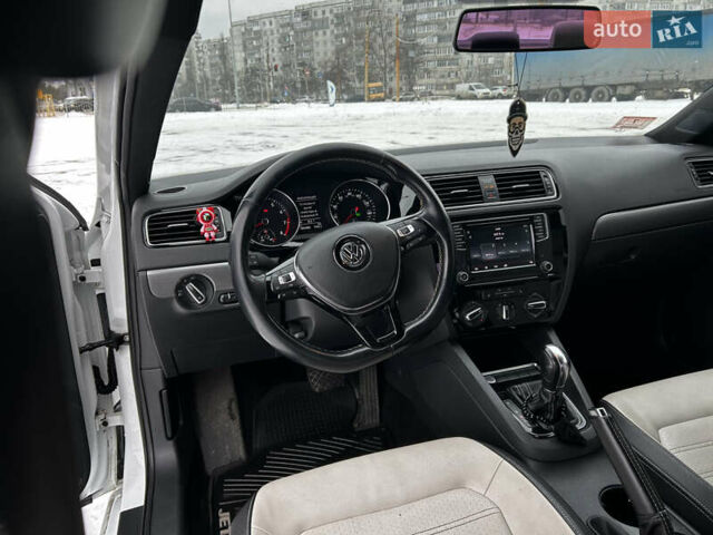 Белый Фольксваген Джетта, объемом двигателя 1.8 л и пробегом 180 тыс. км за 10999 $, фото 21 на Automoto.ua