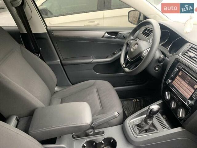 Белый Фольксваген Джетта, объемом двигателя 2 л и пробегом 120 тыс. км за 9900 $, фото 44 на Automoto.ua