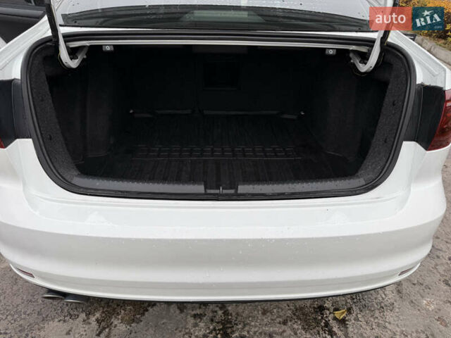 Белый Фольксваген Джетта, объемом двигателя 1.97 л и пробегом 225 тыс. км за 11300 $, фото 13 на Automoto.ua